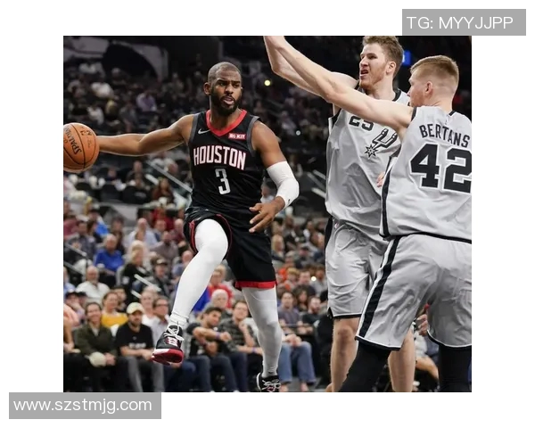 火箭队与公牛队激战正酣NBA赛场精彩对决引发球迷热议
